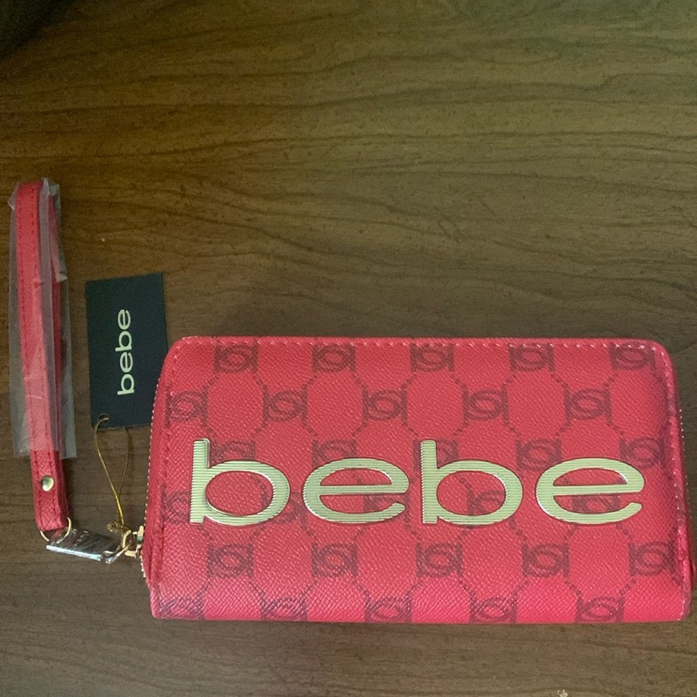 NWT BeBe Candy Apple Briella Wristlet - Picture 1 of 7
